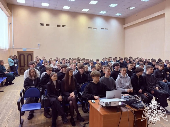 Офицеры Росгвардии провели круглые столы со студентами шуйских колледжей