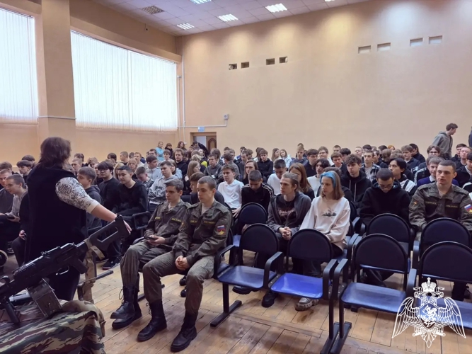 Офицеры Росгвардии провели круглые столы со студентами шуйских колледжей