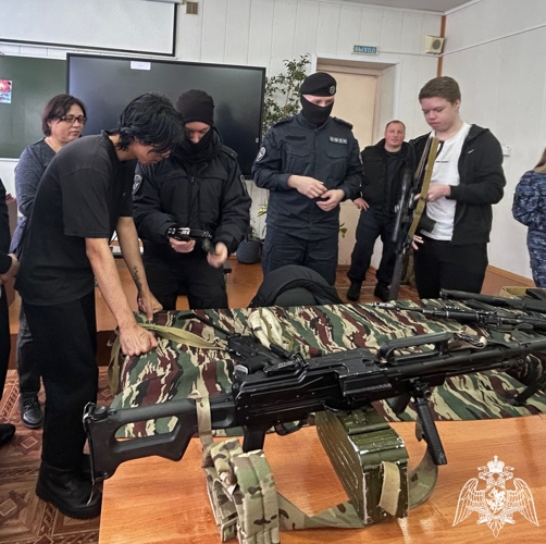 В Кинешме бойцы ОМОН «Спарта» рассказали о своей службе студентам колледжа