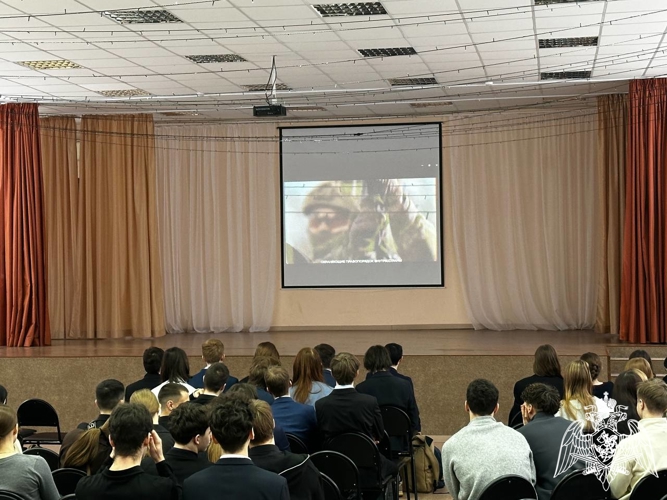 Офицер Росгвардии провел профориентационное занятие с выпускниками ивановской школы № 4