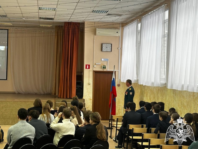 Офицер Росгвардии провел профориентационное занятие с выпускниками ивановской школы № 4