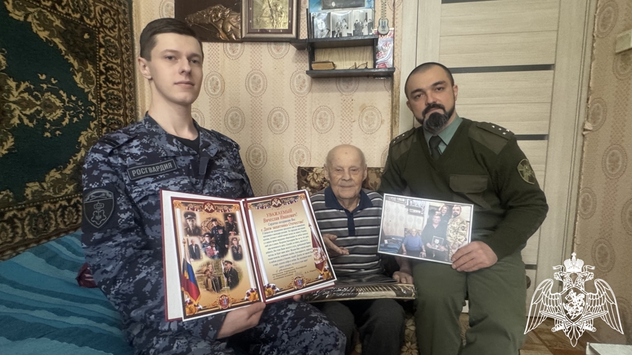 Ветерана Великой Отечественной войны навестили росгвардейцы в Иванове
