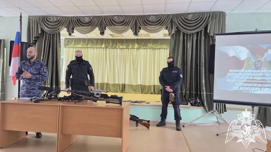 В Кинешме сотрудники Росгвардии провели профориентационное мероприятие для студентов колледжей