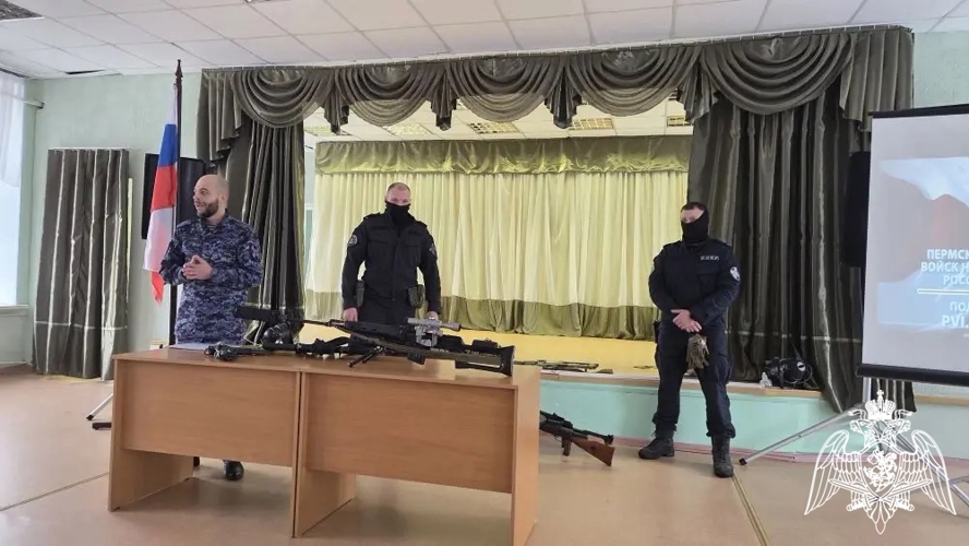 В Кинешме сотрудники Росгвардии провели профориентационное мероприятие для студентов колледжей