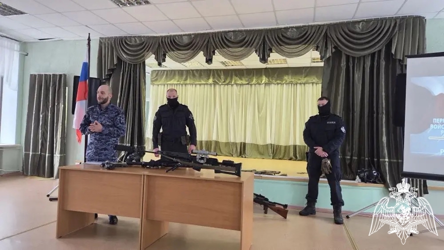 В Кинешме сотрудники Росгвардии провели профориентационное мероприятие для студентов колледжей