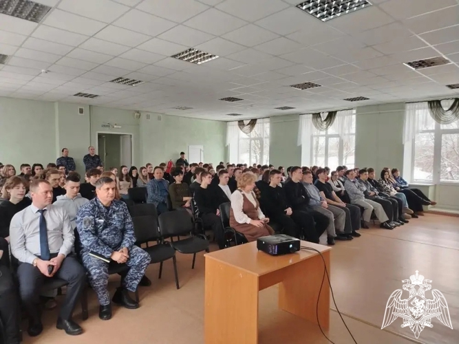 В Кинешме сотрудники Росгвардии провели профориентационное мероприятие для студентов колледжей