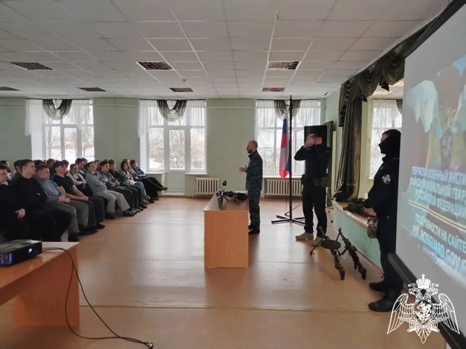 В Кинешме сотрудники Росгвардии провели профориентационное мероприятие для студентов колледжей