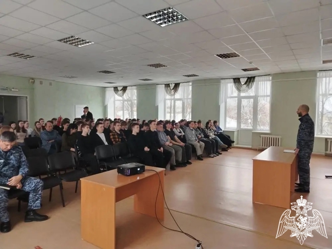 В Кинешме сотрудники Росгвардии провели профориентационное мероприятие для студентов колледжей