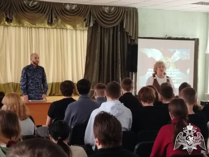 В Кинешме сотрудники Росгвардии провели профориентационное мероприятие для студентов колледжей