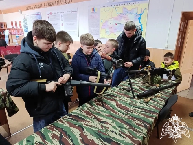 В гостях у сотрудников ОМОН «Спарта» побывали воспитанники клуба «Гвардия» из Фурманова