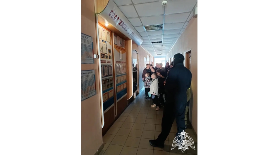 В гостях у сотрудников ОМОН «Спарта» побывали воспитанники клуба «Гвардия» из Фурманова