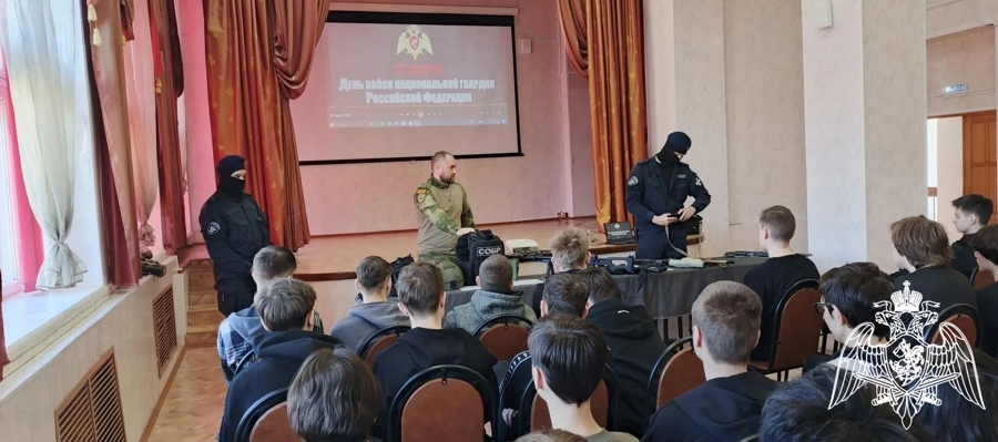 В преддверии юбилея Росгвардии сотрудники СОБР «Сумрак» познакомили ивановских студентов со службой в спецподразделении ведомства
