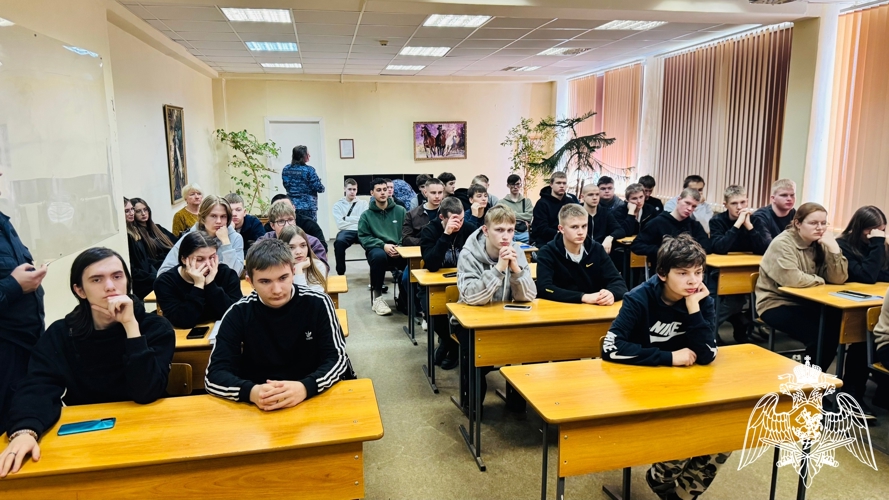 Росгвардейцы провели профориентационную встречу со студентами в Плесе