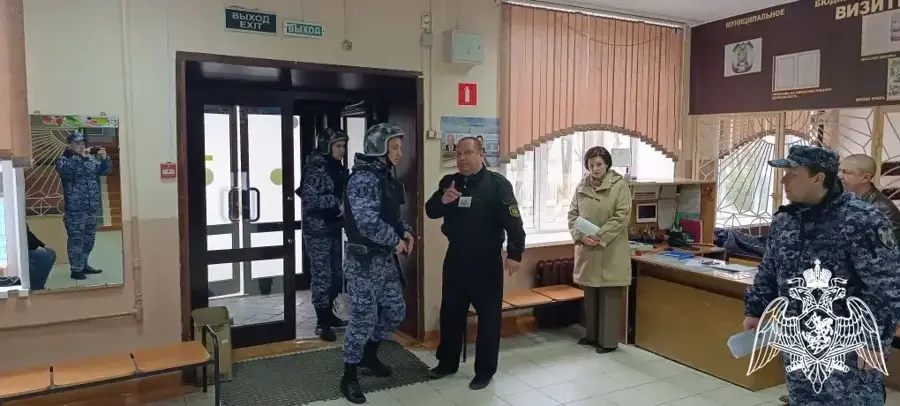 В Иванове сотрудники Росгвардии приняли участие во Всероссийских учениях на объекте образования