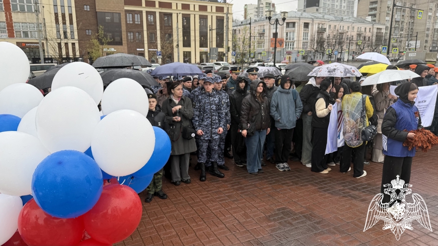 Сотрудники и военнослужащие Росгвардии присоединились ко Всероссийской акции "Георгиевская ленточка" в Иванове