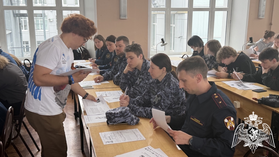 В Иванове более 100 росгвардейцев написали «Диктант Победы»