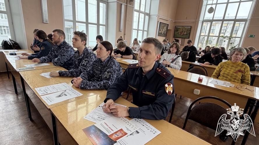 В Иванове более 100 росгвардейцев написали «Диктант Победы»