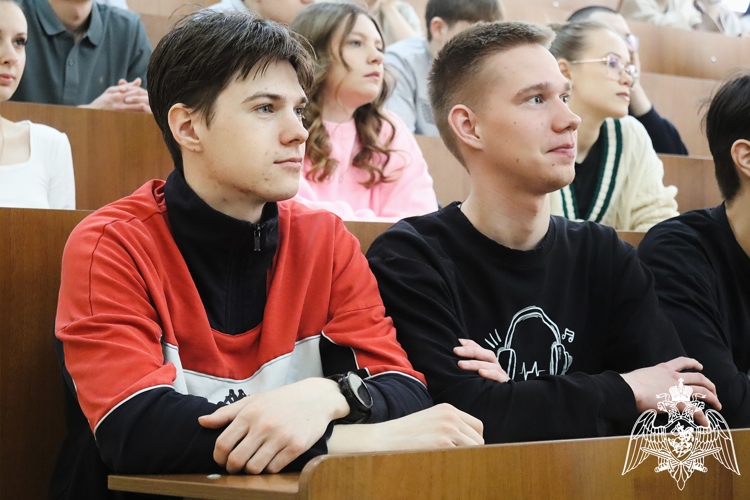 В Ивановской области представители Росгвардии организовали встречу со студентами выпускных курсов