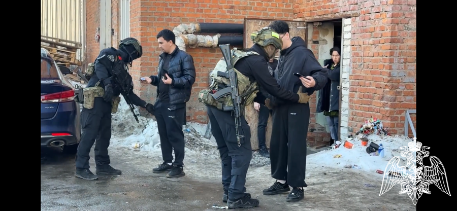 При силовой поддержке ОМОН "Спарта" Росгвардии в Иванове прошли проверки соблюдения миграционного законодательства