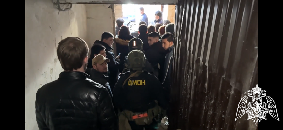 При силовой поддержке ОМОН "Спарта" Росгвардии в Иванове прошли проверки соблюдения миграционного законодательства