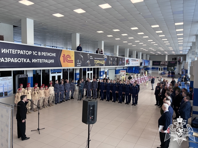 Сотрудники Росгвардии стали почетными гостями открытия выставки в ивановском аэропорту имени маршала А.М. Василевского
