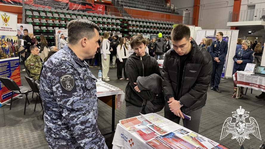 В Иванове представители Росгвардии приняли участие в региональном этапе Всероссийской ярмарки трудоустройства