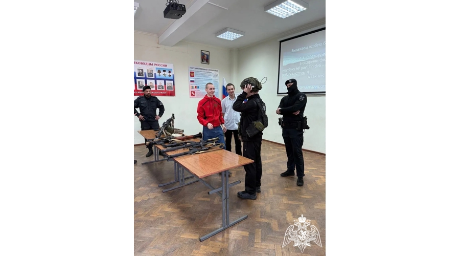 В Кохме сотрудники ОМОН «Спарта» встретились со студентами колледжа