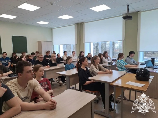 В рамках празднования юбилея Росгвардии офицеры ведомства рассказали вичугской молодежи о преимуществах обучения в военных вузах и службы в войсках национальной гвардии 