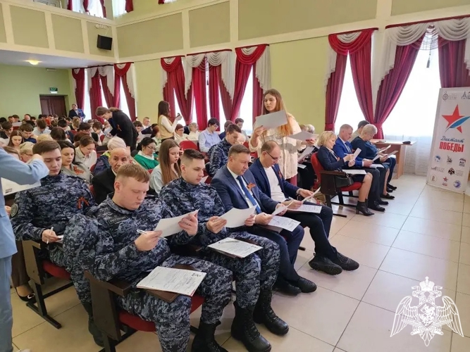 В Иванове более 100 росгвардейцев написали «Диктант Победы»