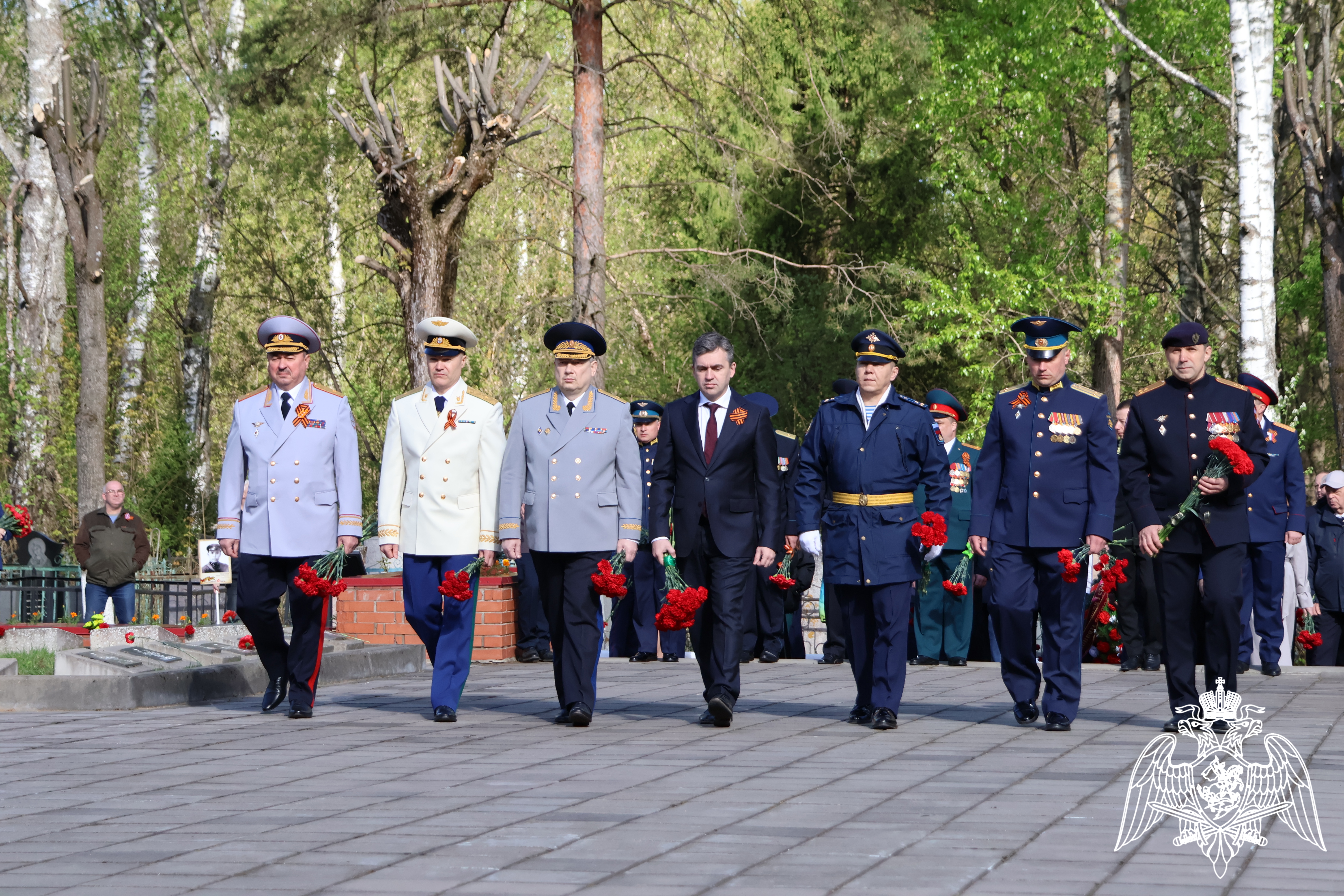В Иванове руководитель регионального Управления Росгвардии Владимир Марин принял участие в церемониях возложения цветов к мемориалам боевой славы и воинским захоронениям