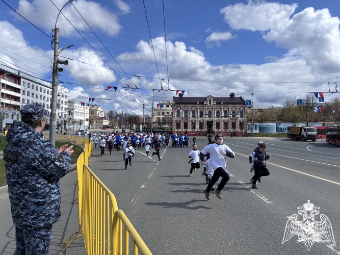 В Иванове росгвардейцы выполнили задачу по охране общественного порядка и безопасности в период проведения 92-й традиционной легкоатлетической эстафеты «Рабочий край»