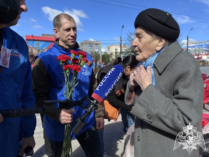 В Иванове руководитель регионального Управления Росгвардии Владимир Марин принял участие в церемониях возложения цветов к мемориалам боевой славы и воинским захоронениям 