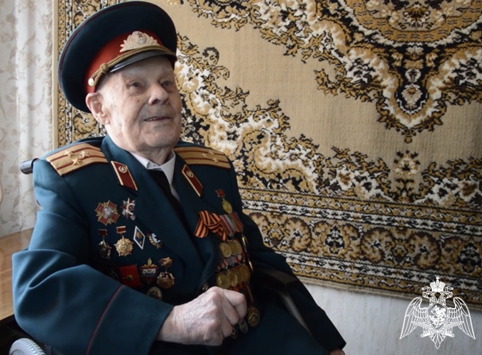 В Иванове руководитель регионального Управления Росгвардии поздравил ветерана Великой отечественной войны с Днём Победы