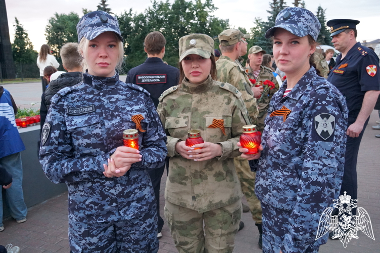 Сотрудники Росгвардии зажгли «Свечу памяти» в Иванове