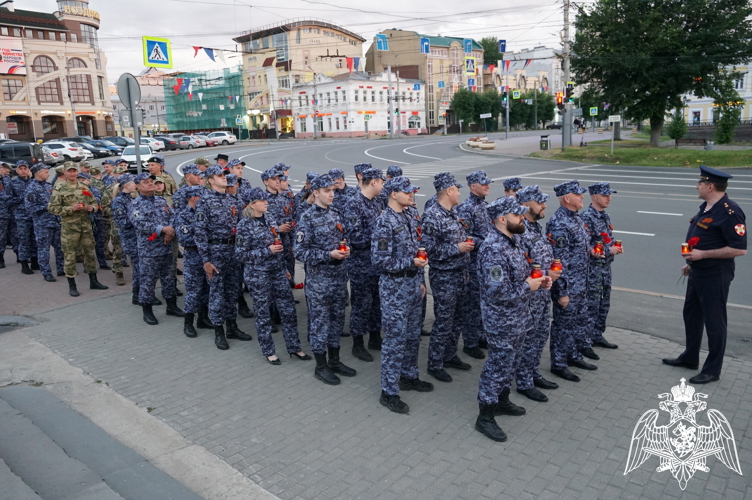 Сотрудники Росгвардии зажгли «Свечу памяти» в Иванове