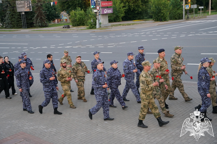 Сотрудники Росгвардии зажгли «Свечу памяти» в Иванове