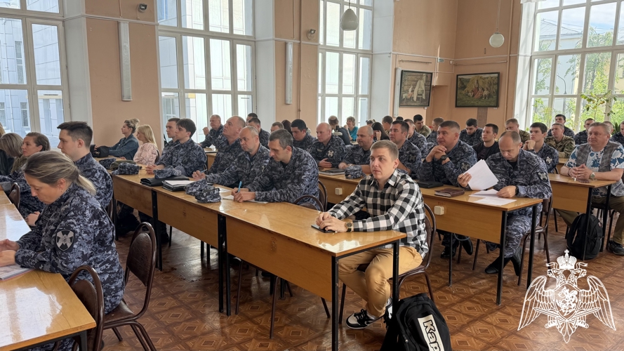 В Иванове лектор Российского общества «Знание» выступила перед росгвардейцами