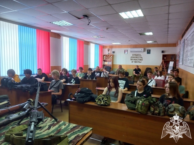 Дети из лагеря «Вектор» посетили базу ОМОН «Спарта» в Иванове