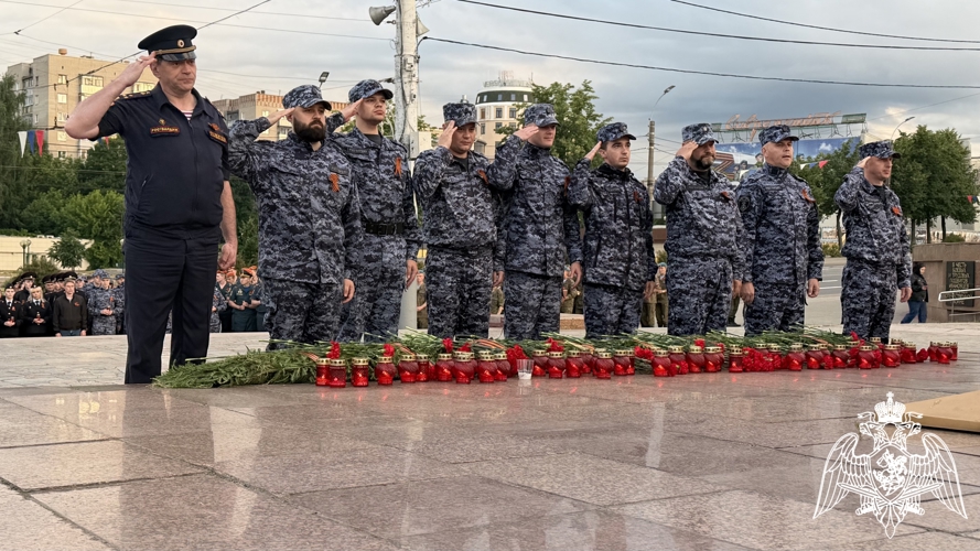 Сотрудники Росгвардии зажгли «Свечу памяти» в Иванове
