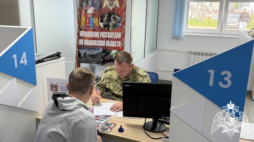 Росгвардейцы рассказали о вакансиях на ярмарке трудоустройства в Иванове