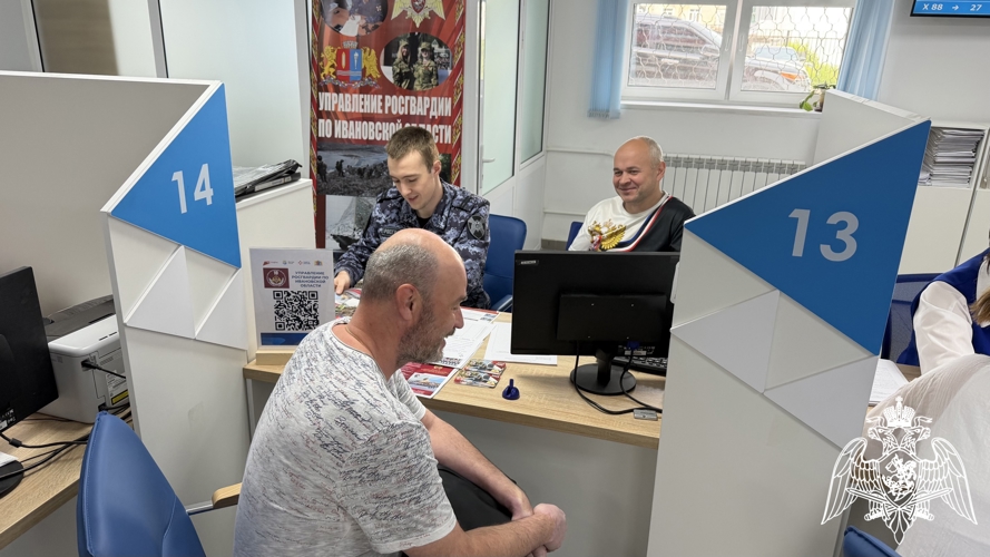 Росгвардейцы рассказали о вакансиях на ярмарке трудоустройства в Иванове