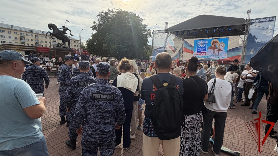 В Иванове росгвардейцы приняли участие в праздновании Дня семьи, любви и верности