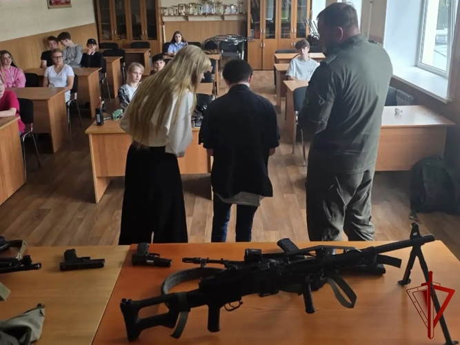 День открытых дверей провели сотрудники СОБР "Сумрак" Росгвардии для ивановской молодежи
