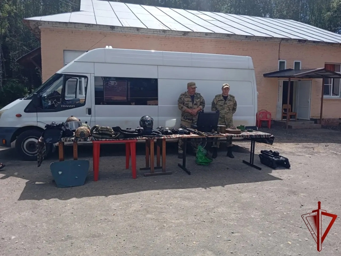 Представители ивановского ОМОН "Спарта" провели обучающее занятие с вопитанниками детского лагеря