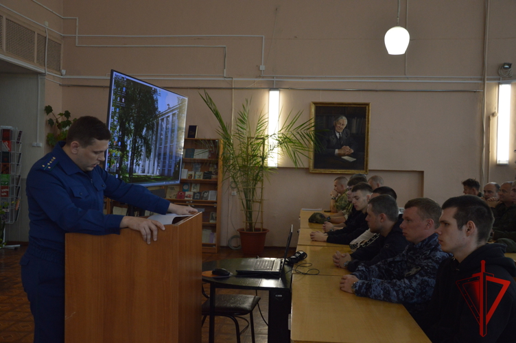 В Иванове представитель прокуратуры встретился с росгвардейцами 