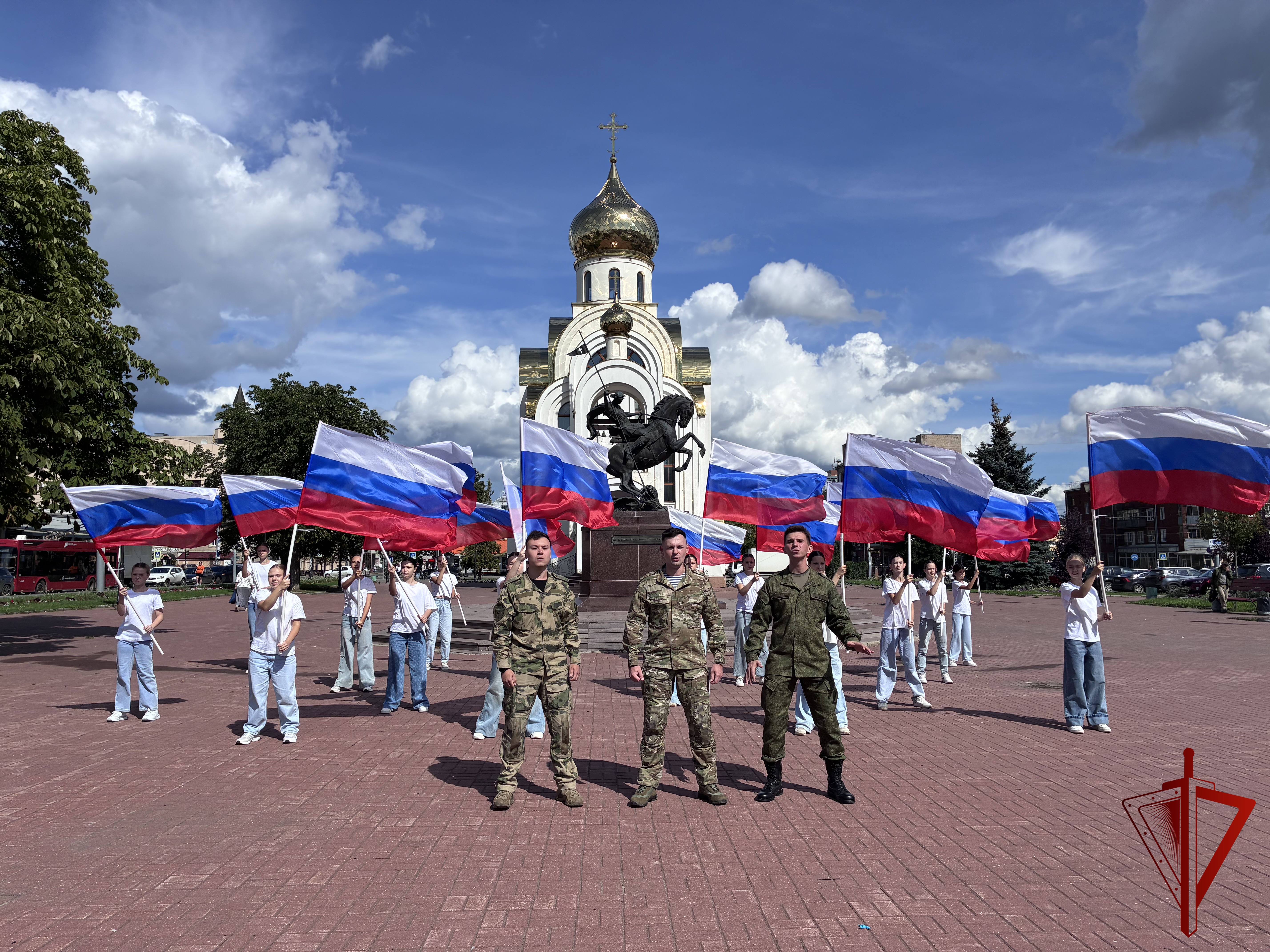 Ивановская Росгвардия присоединилась к масштабной патриотической акции ко Дню Государственного флага Российской Федерации