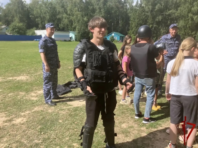 В юбилейный год ведомства ивановские росгвардейцы продолжают проводить интерактивные занятия в местах детского отдыха 