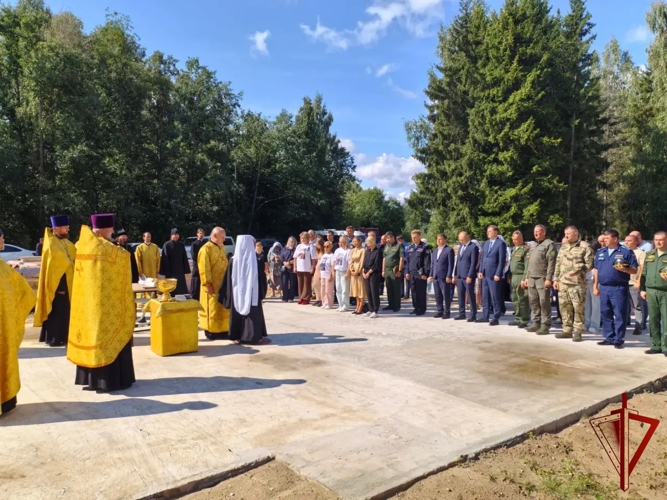 Росгвардейцы приняли участие в торжественной церемонии освящения места под строительство храма-мемориала в память об участниках СВО в Ивановской области