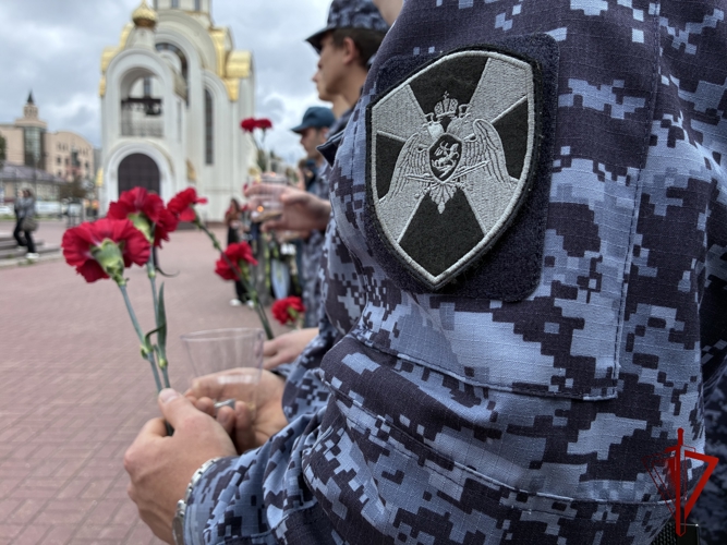 В Иванове сотрудники и военнослужащие Росгвардии почтили память жертв теракта в Беслане
