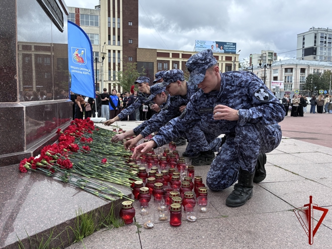 В Иванове сотрудники и военнослужащие Росгвардии почтили память жертв теракта в Беслане